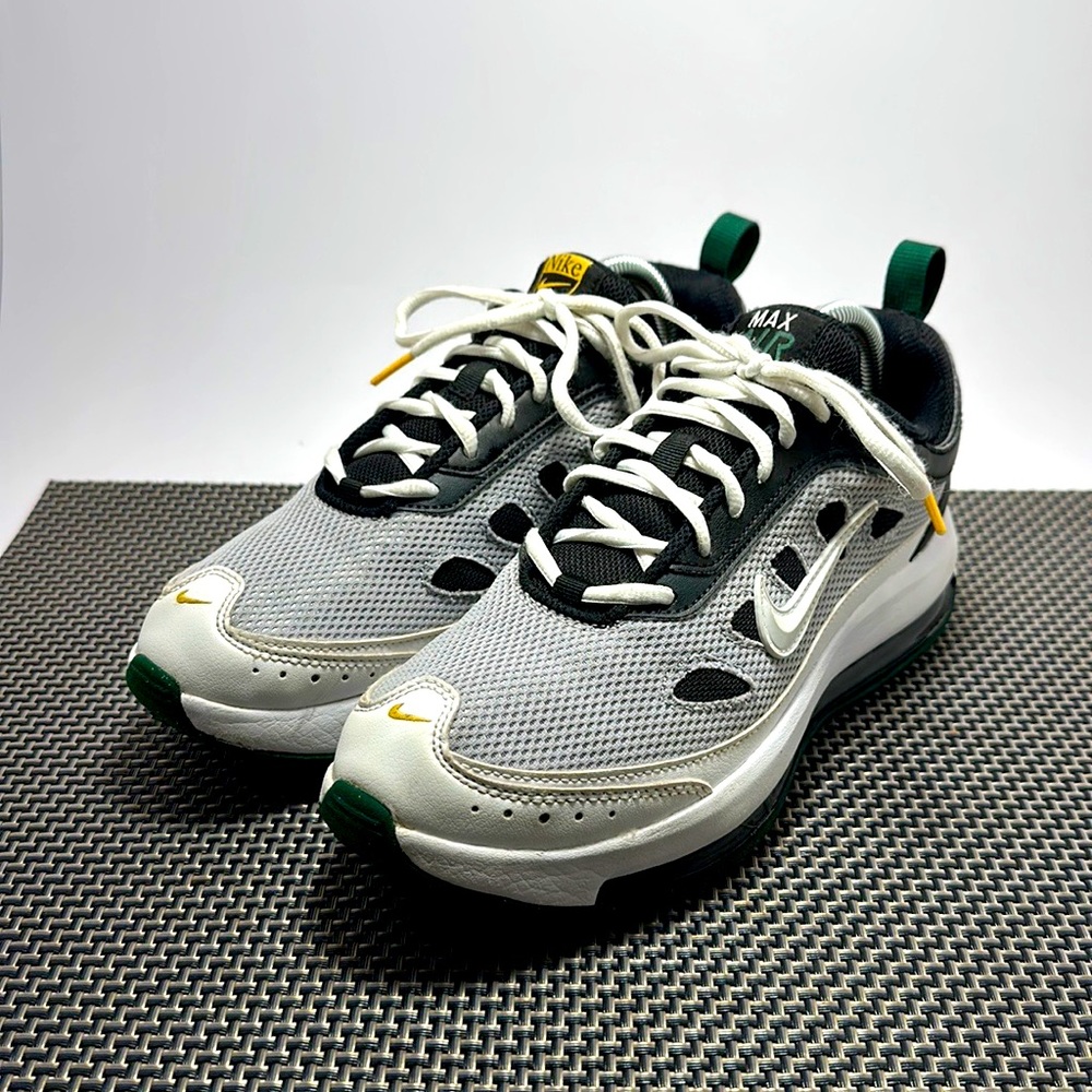 Nike Max Air 22’ Sneakers Women 7.5